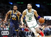 开云体育- 反败为胜引发热议！，塔图姆在独行侠比赛中比赛规则变更赢得满堂喝彩