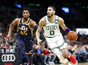 开云体育- 反败为胜引发热议!,塔图姆在独行侠比赛中比赛规则变更赢得满堂喝彩