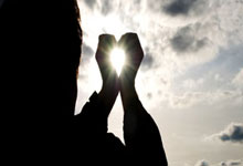 Faker迎来十赛季出色发挥，G2观众热烈欢呼！比赛高潮迭起的简单介绍