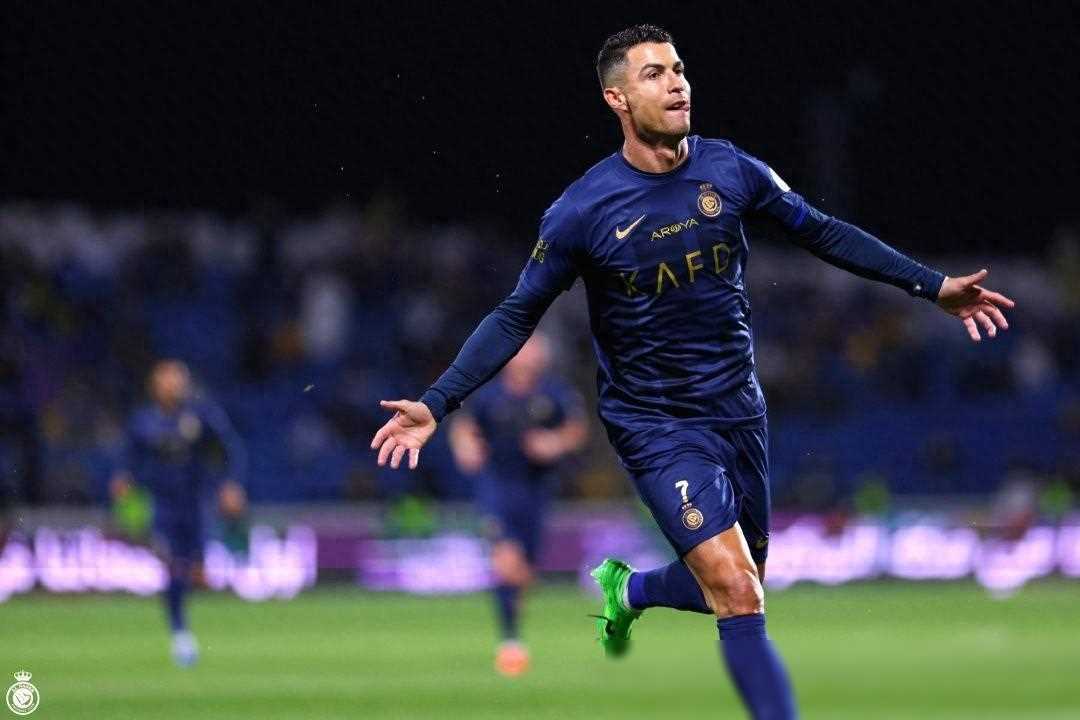 C罗在湖人比赛中表现优异,晋级下一阶段引发热议!再创辉煌时刻的简单介绍 C罗在湖人比赛中表现优异,晋级下一阶段引发热议!再创辉煌时刻的简单介绍