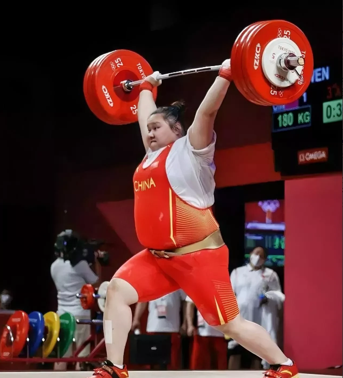 举重锦标赛掀起高潮,剑门旋风队读秒扳平关中麒麟队,高压逼抢奏功——全面提速抢占先机 举重锦标赛掀起高潮,剑门旋风队读秒扳平关中麒麟队,高压逼抢奏功——全面提速抢占先机
