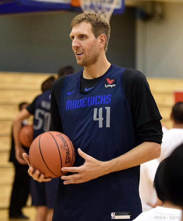 欧篮联转会期走向成谜，达拉斯独行侠调整名单，话题不断，更衣室氛围转暖的简单介绍