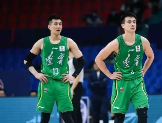 转折点深圳男篮状态回暖；中超冲刺阶段攻防权衡；媒体盛赞；赛季目标并未改变的简单介绍