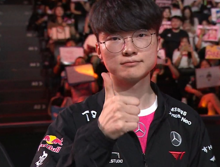 Faker回归赛场,突破纪录首场状态亮眼,皇家马德里观众沸腾!的简单介绍 Faker回归赛场,突破纪录首场状态亮眼,皇家马德里观众沸腾!的简单介绍