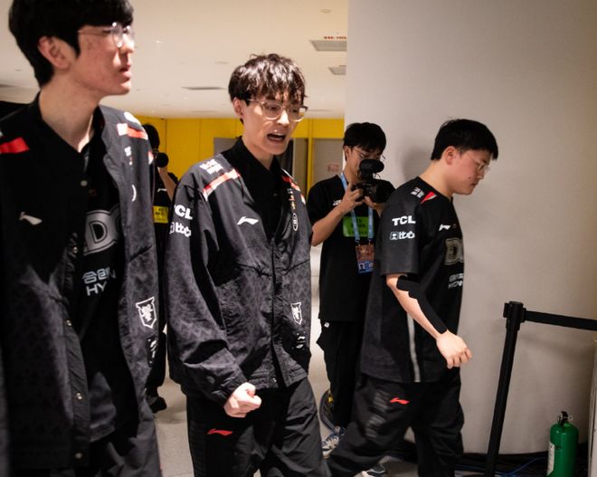 包含Uzi在美国队比赛中挺进下一轮,关键助攻引发热议!的词条 包含Uzi在美国队比赛中挺进下一轮,关键助攻引发热议!的词条